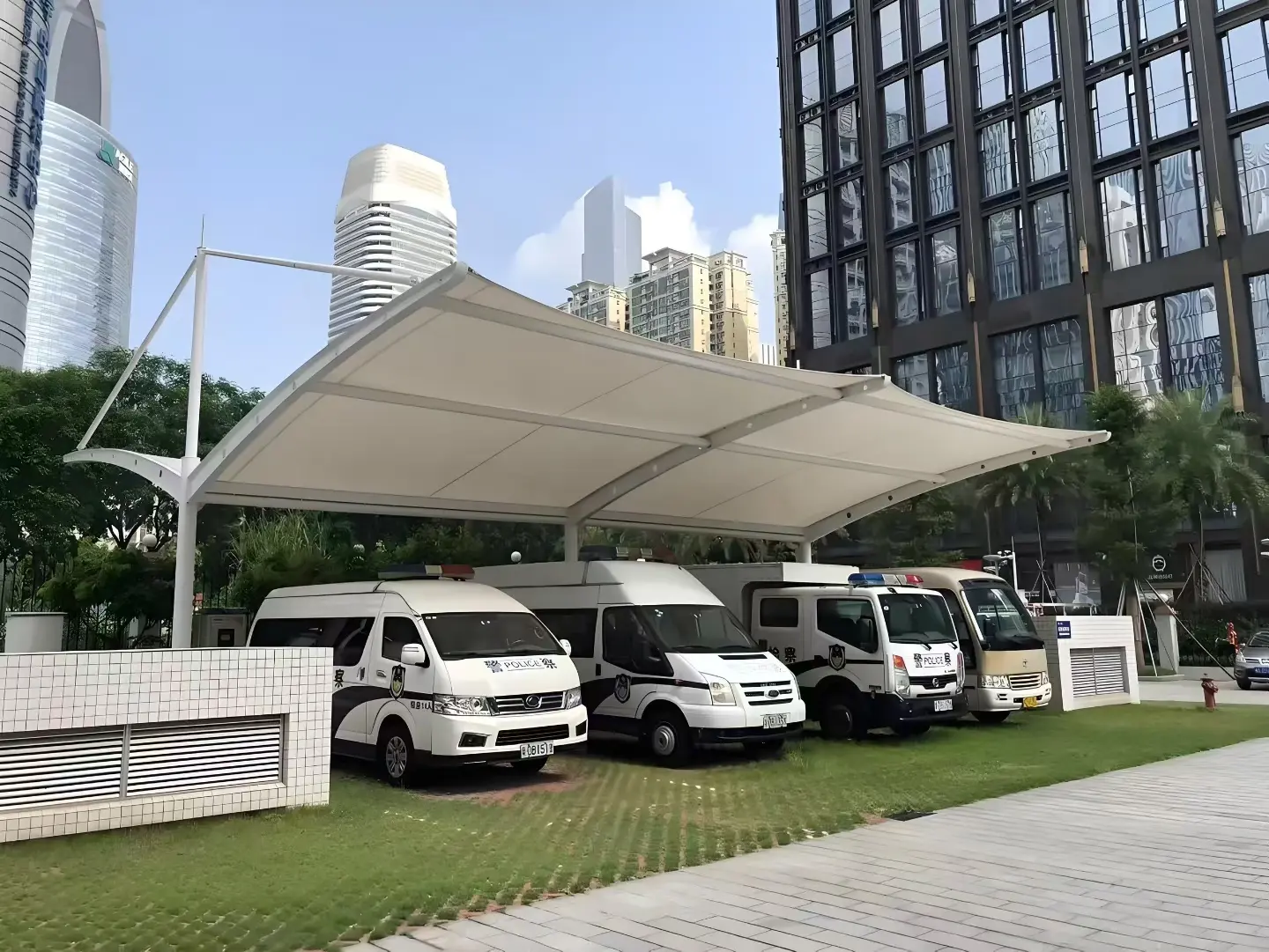 贵州余庆膜结构车棚怎么选?山地多雨高湿环境,园区物业采购避坑指南